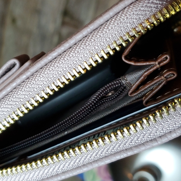 Mauve wallet zip closure wrist strap bow detail 3 sections - Picture 9 of 10